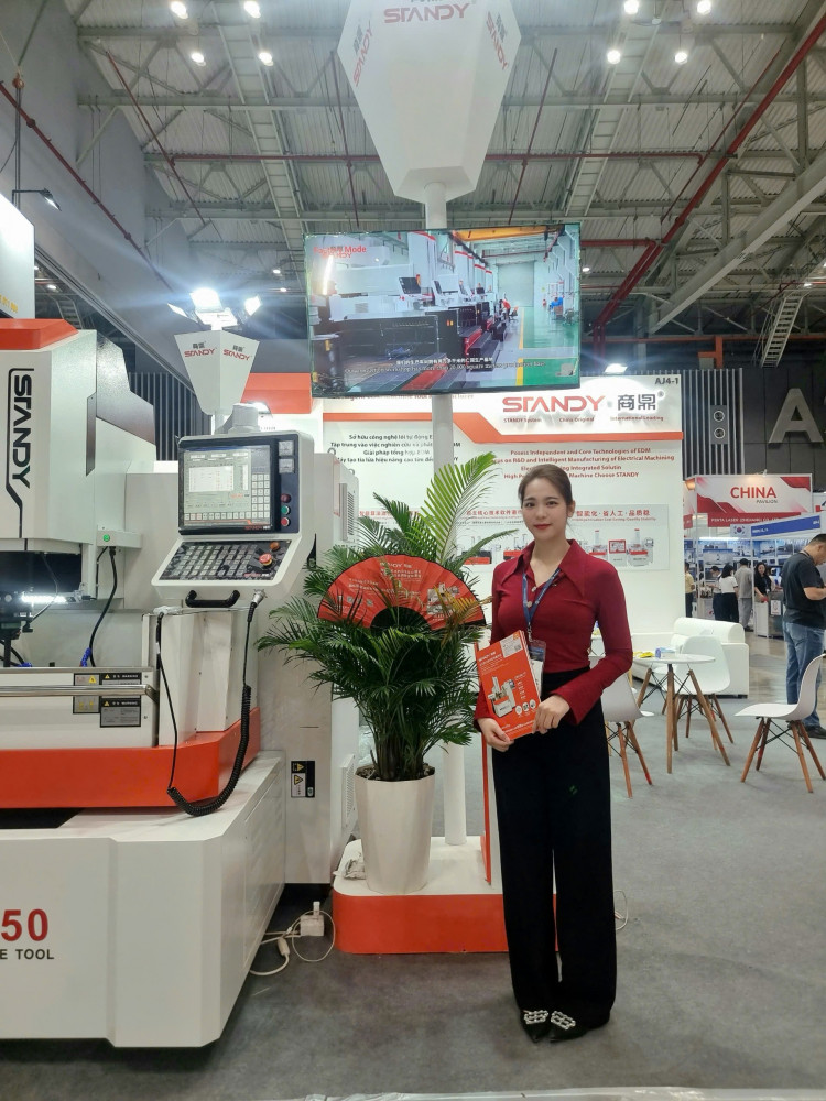 Ho Chi Minh City Lady Riders, Handsome Guides – Playful Tours