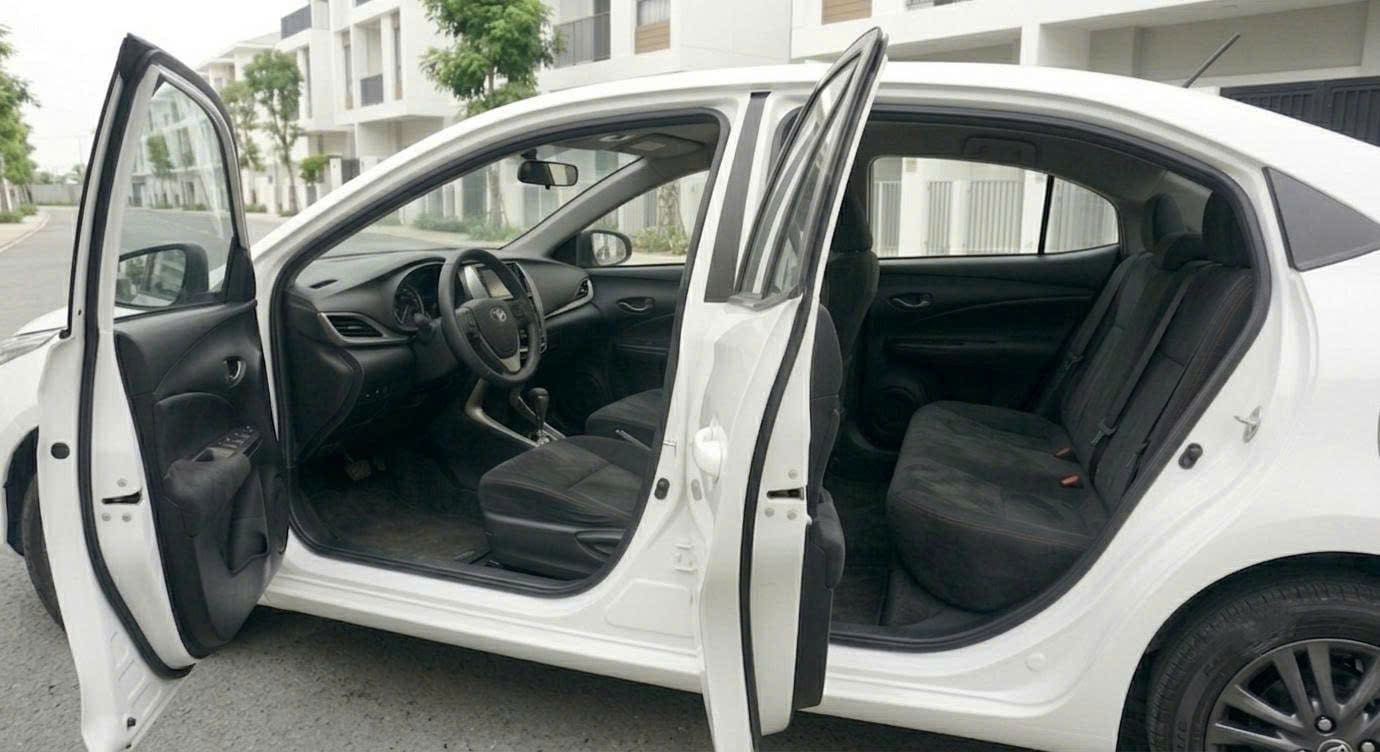 Da Nang 5-Seater Private Car Charter Service (8 Hours) Vehicle photo 3