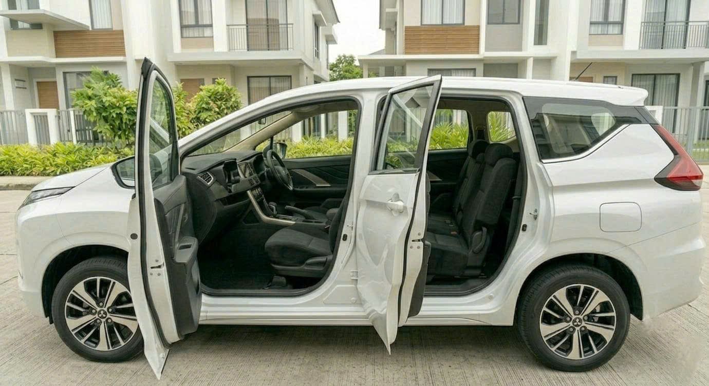 Da Nang 7-Seater Private Car Charter Service (8 Hours) Vehicle photo 2