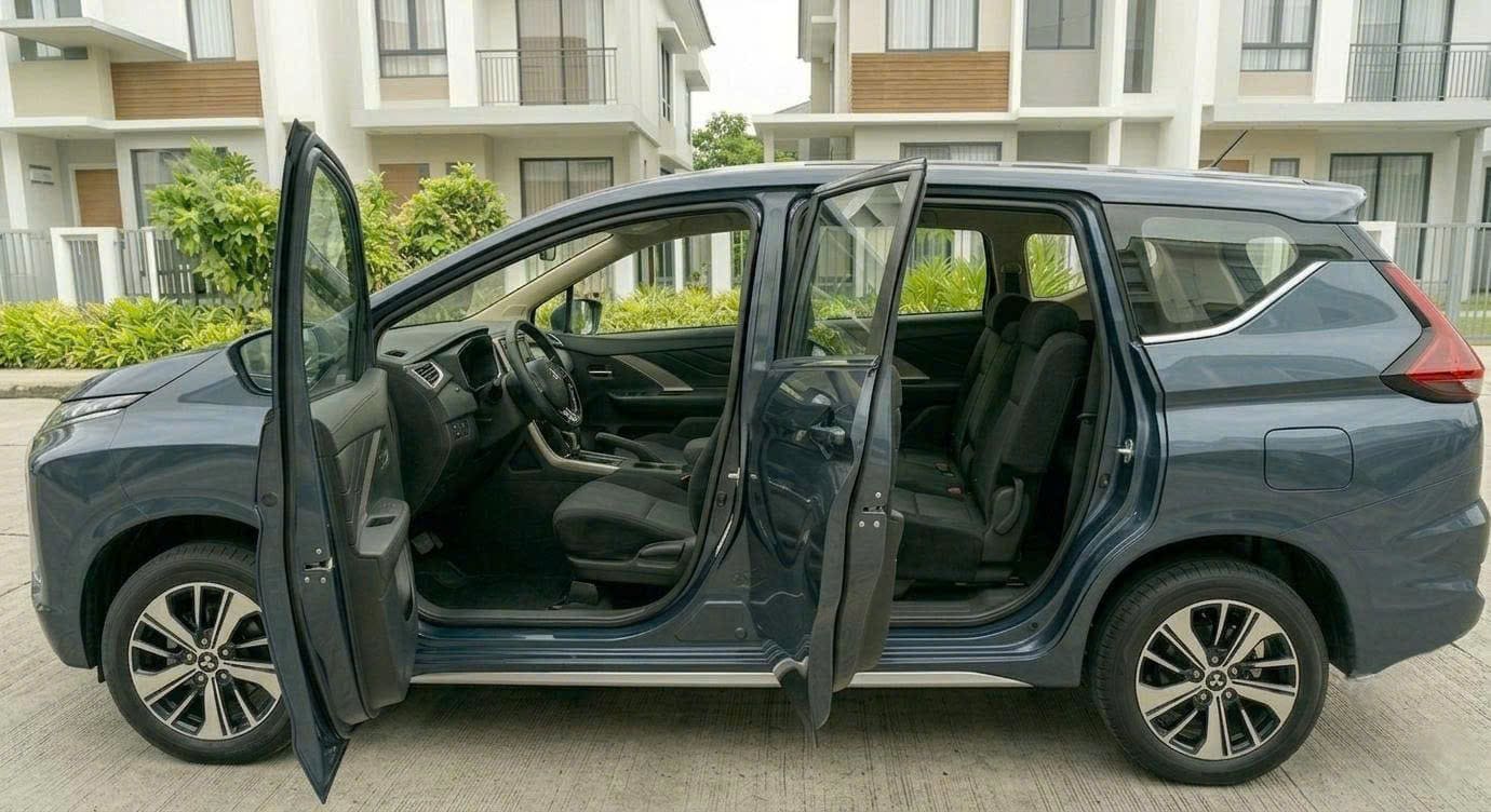 Da Nang 7-Seater Private Car Charter Service (8 Hours) Vehicle photo 3