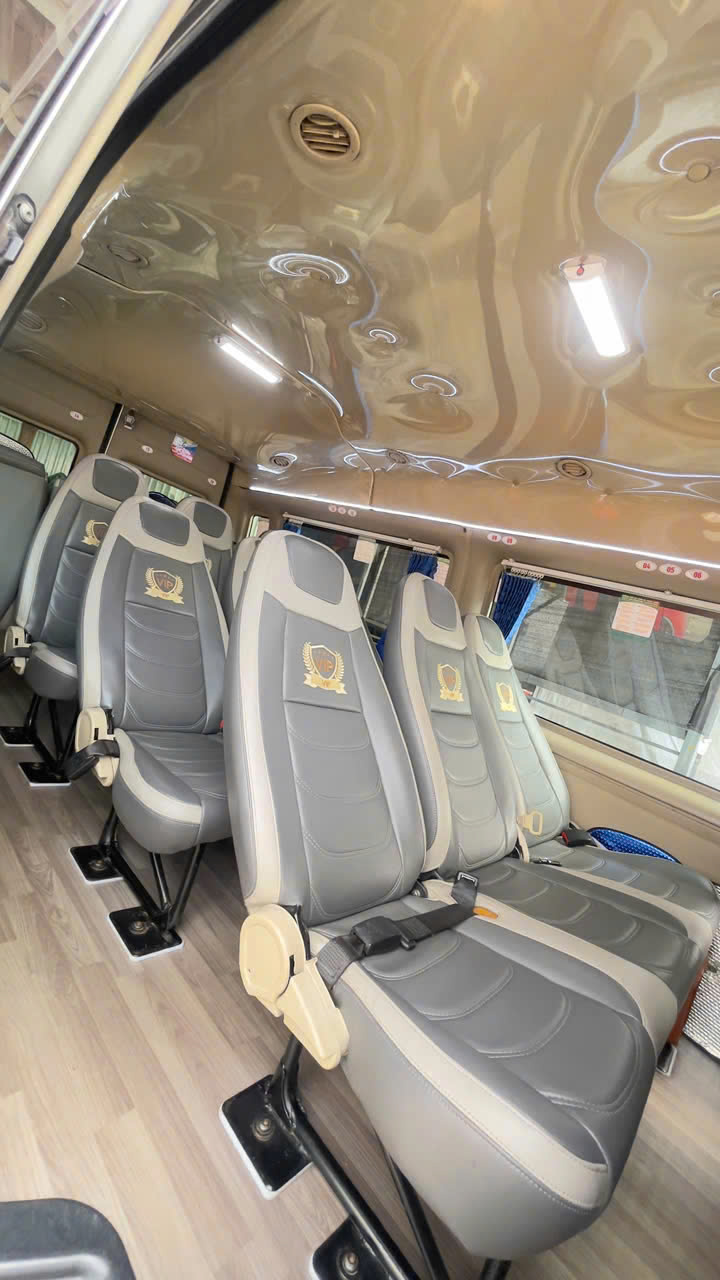 Hanoi airport transfer service (16-seater) (Noi Bai International Airport) Vehicle photo 3