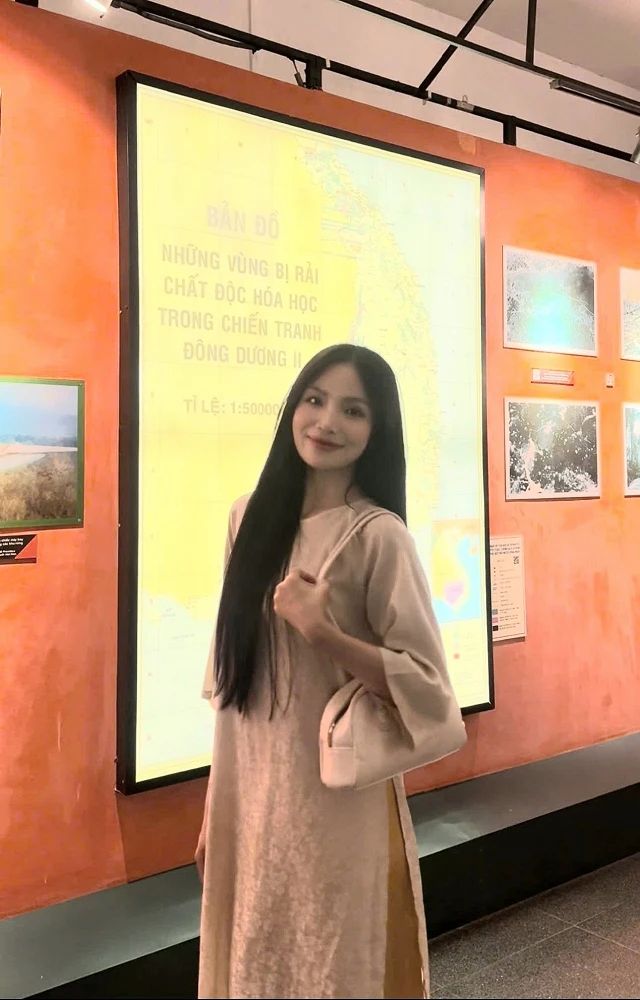 moon Vietnam English Speaking Tour Guide
