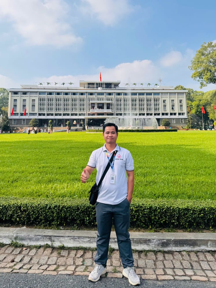 Ho Chi Minh CityLady Riders, Handsome Guides – Playful Tours