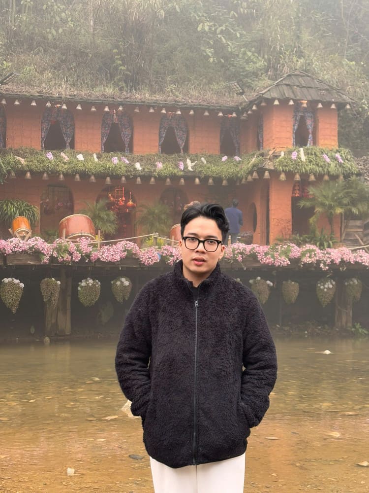 Ho Chi Minh CityLady Riders, Handsome Guides – Playful Tours