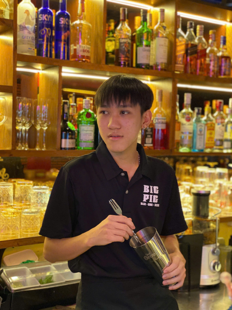 Ho Chi Minh CityLady Riders, Handsome Guides – Playful Tours