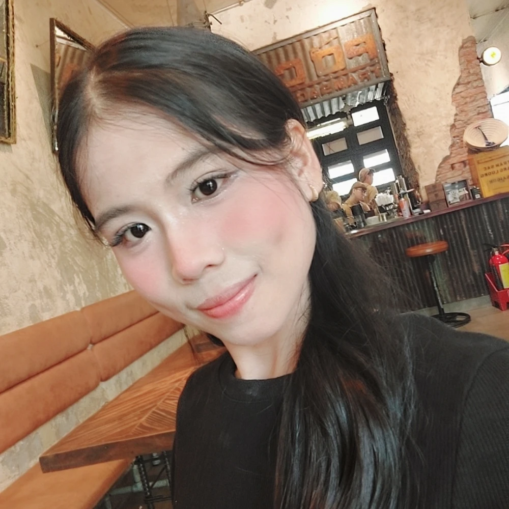 Elena Kieu｜Local Guide | Culture, Food & Hidden Gems in HCM City