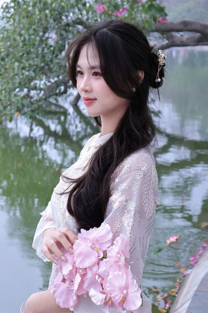 梅緣 | Private Guide in Hanoi | Vietnam Local Guide