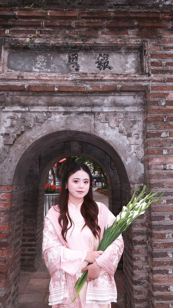 Anna Hoang | Private Guide in Hanoi | Vietnam Local Guide