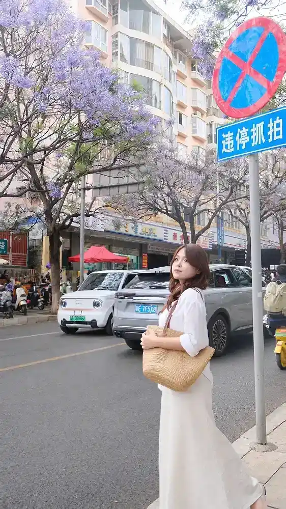 Anna Hoang | Private Guide in Hanoi | Vietnam Local Guide