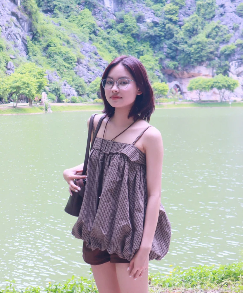 Yan Li | Private Guide in Hanoi | Vietnam Local Guide