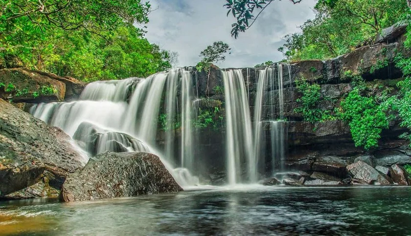 溪爭泉（Suoi Tranh Waterfall Phu Quoc）