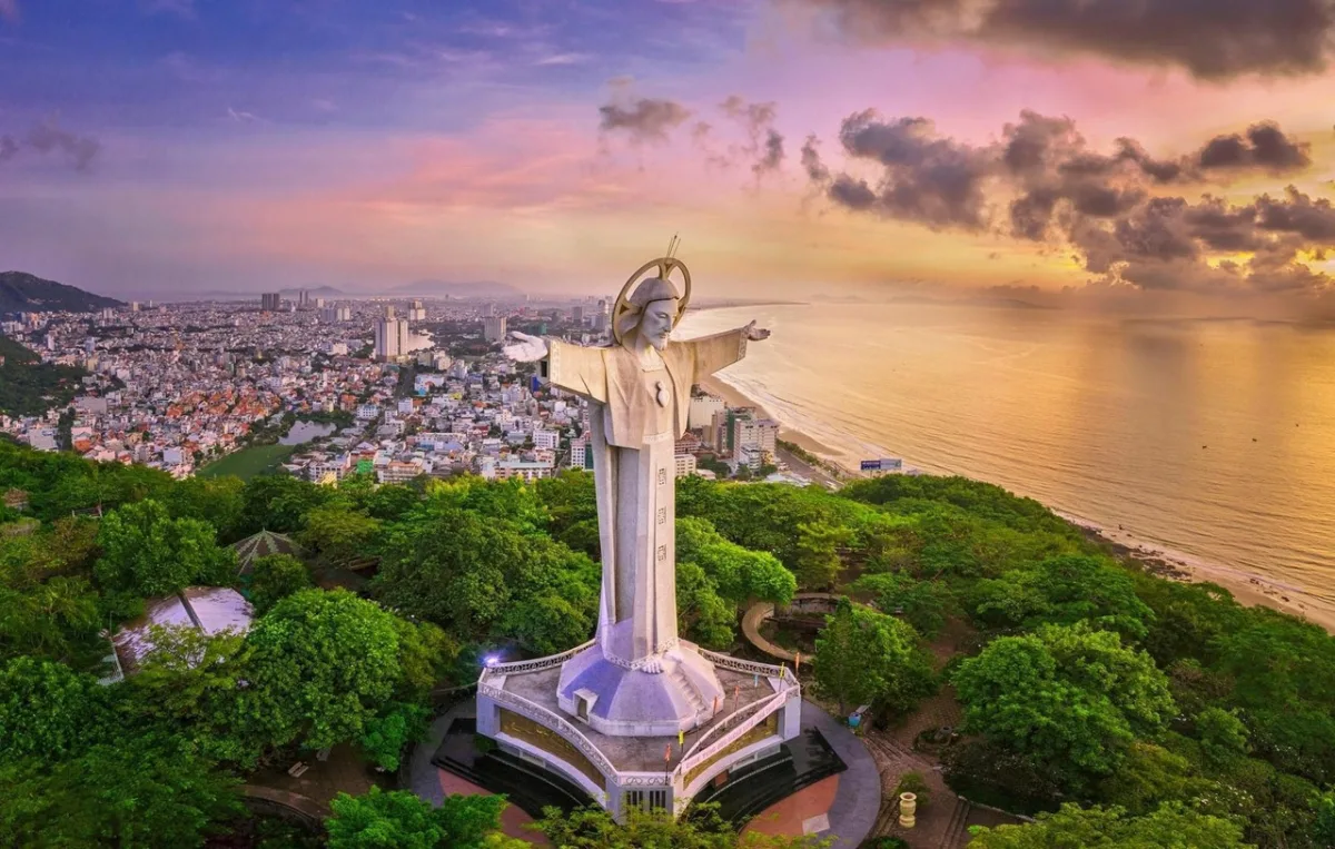 Christ the King Statue (Tuong Chua Kito Vua)