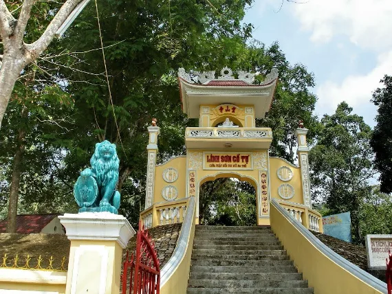 Linh Son Co Tu (Linh Son Ancient Pagoda)