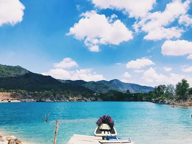 Ho Da Xanh / Green Stone Lake (Ho Da Xanh)